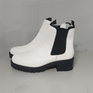 NWOT Women's White and Black Ankle Boots, Sz 9, Leather Upper